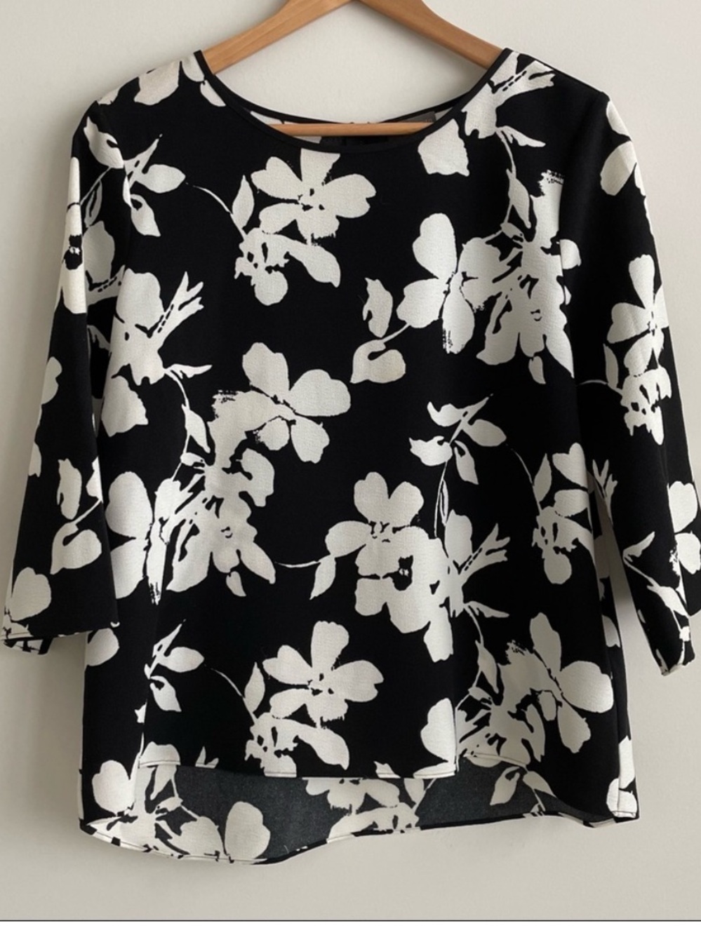 Vince Camuto Black and White Floral 3/4 Sleeve Blouse Size Large